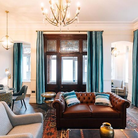 Bank Apartments Портръш Екстериор снимка