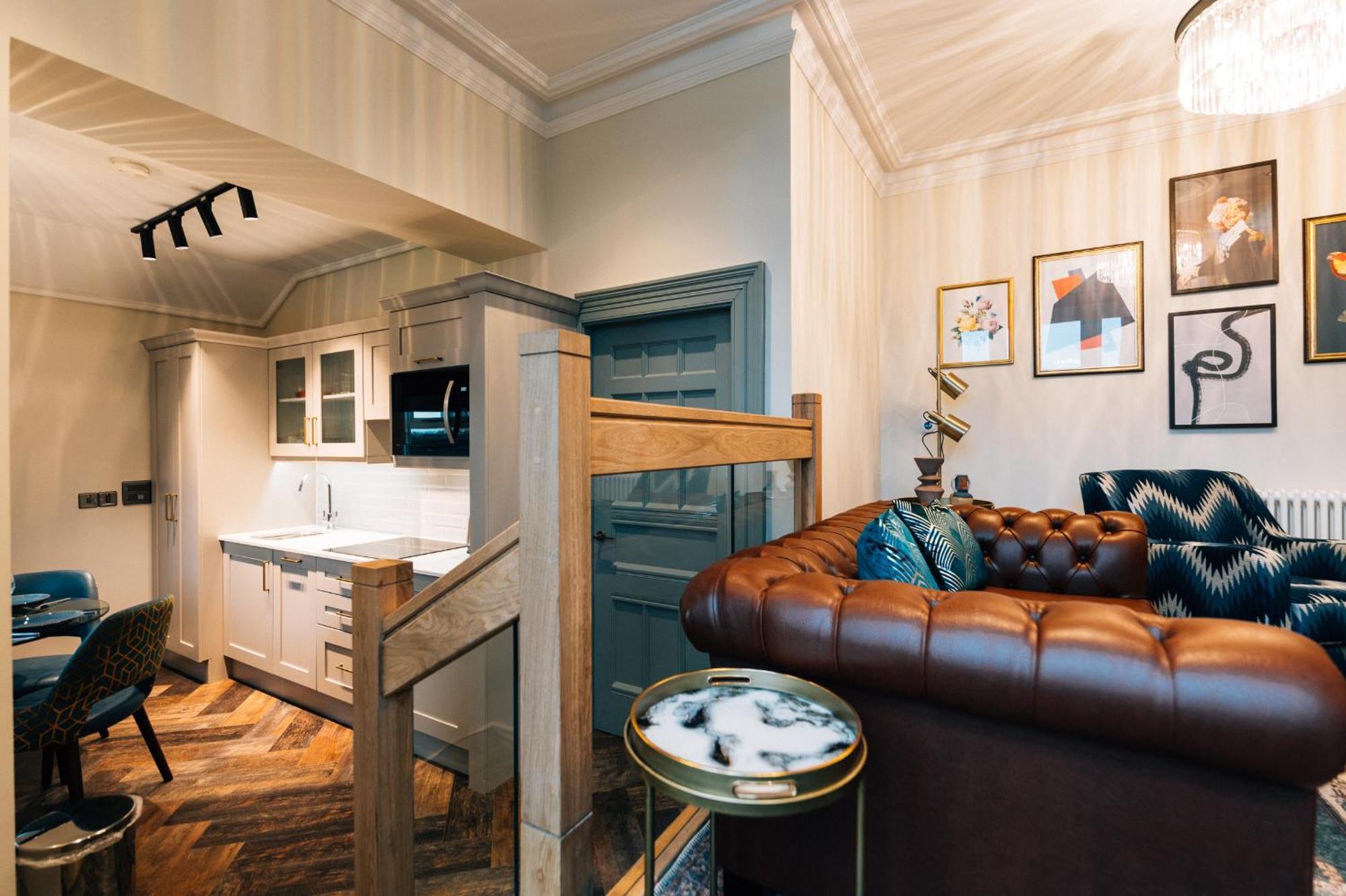 Bank Apartments Портръш Екстериор снимка