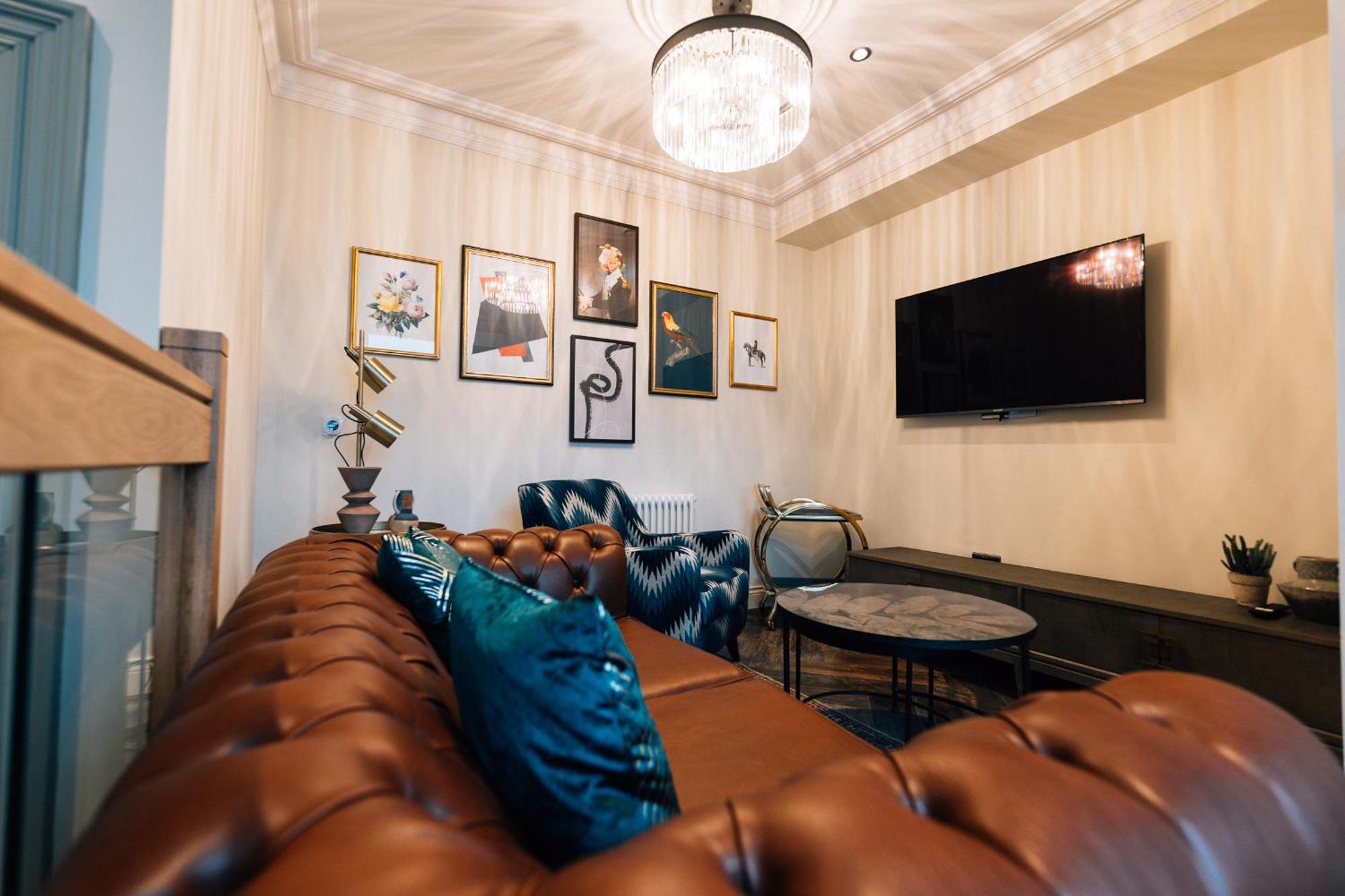 Bank Apartments Портръш Екстериор снимка
