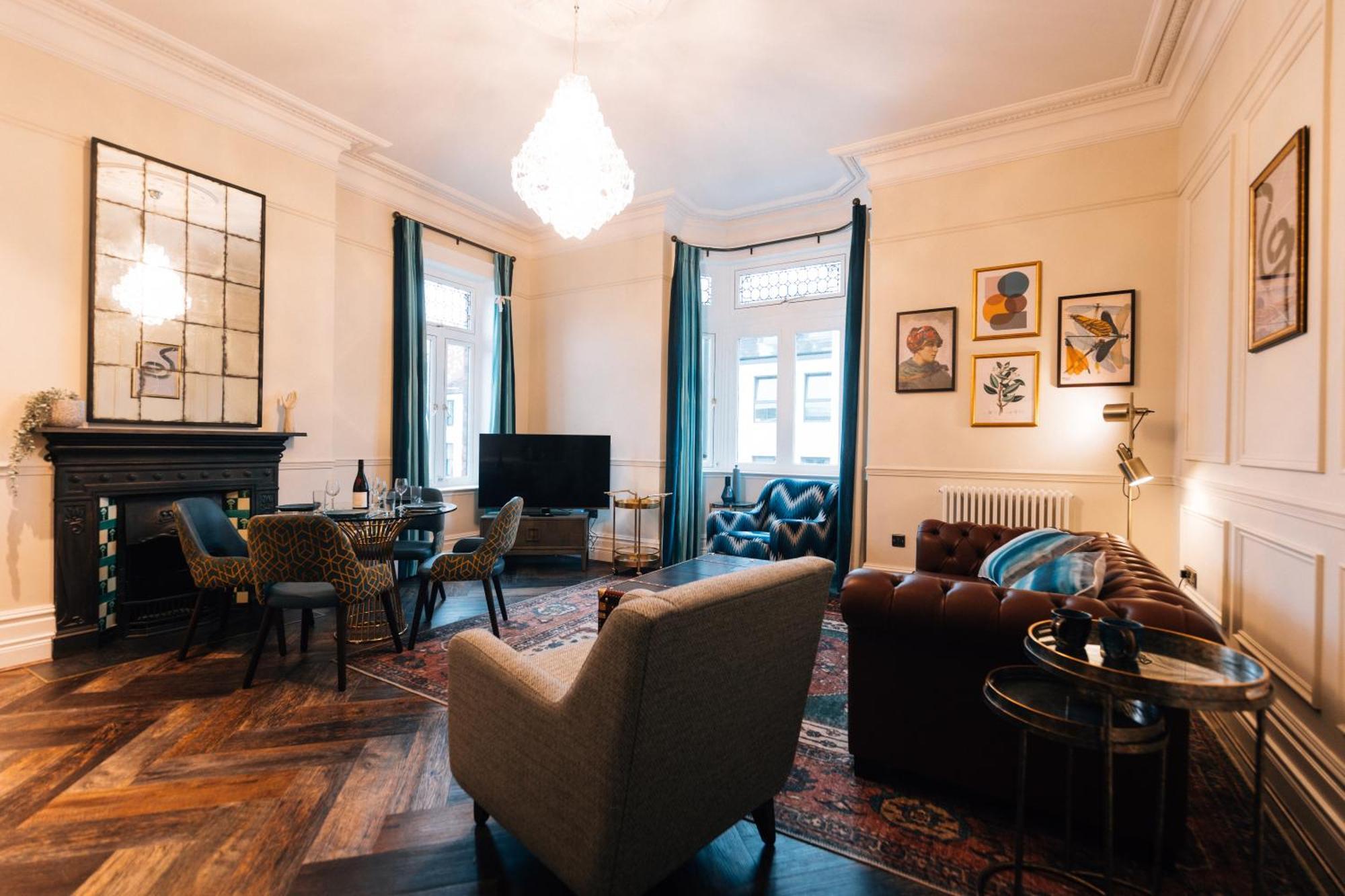 Bank Apartments Портръш Екстериор снимка