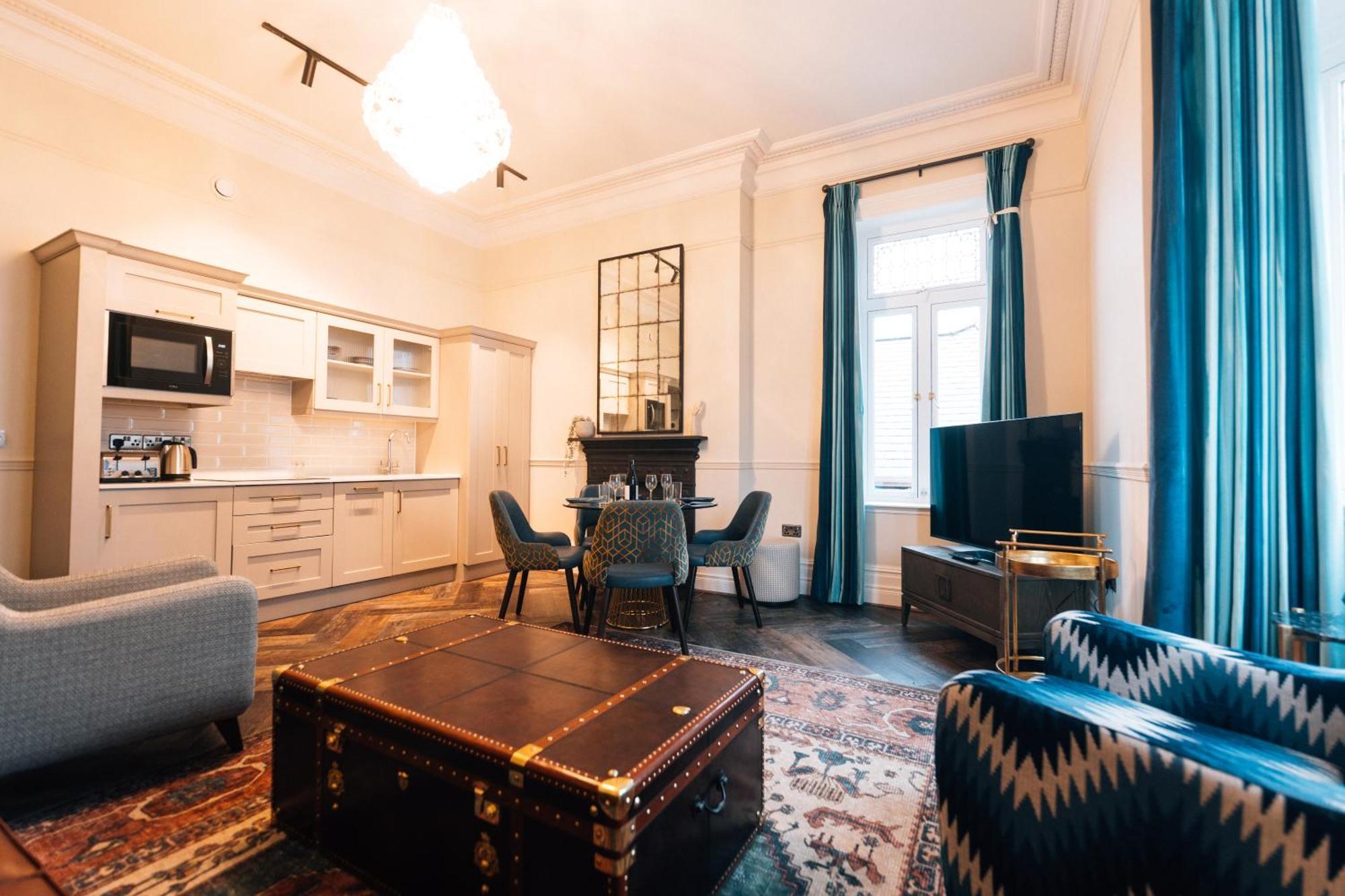 Bank Apartments Портръш Екстериор снимка