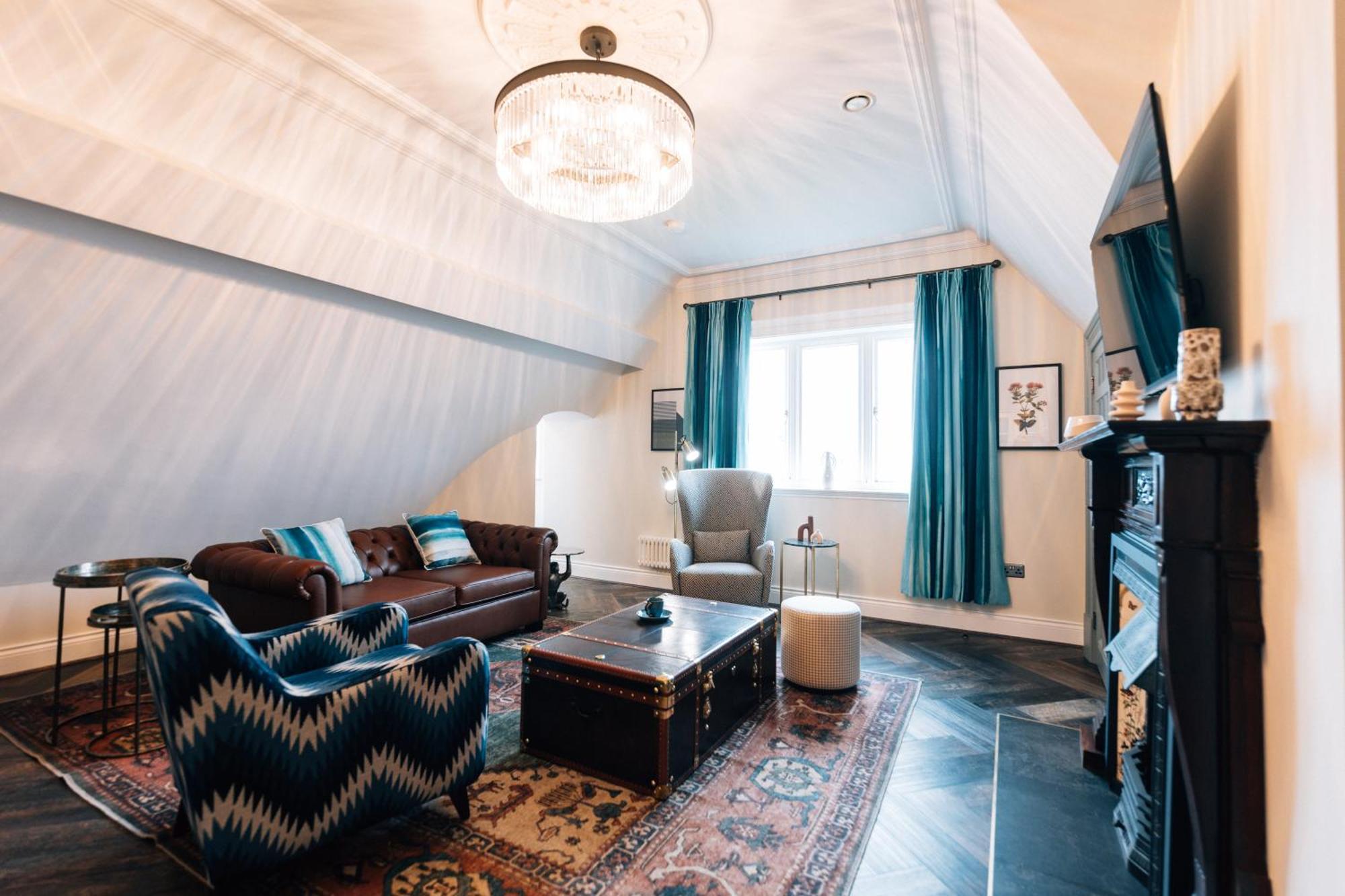 Bank Apartments Портръш Екстериор снимка