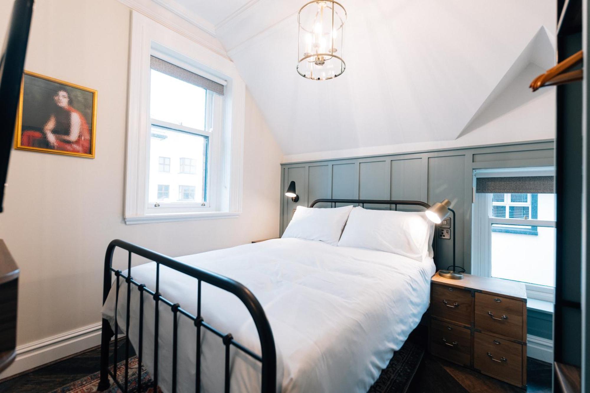 Bank Apartments Портръш Екстериор снимка