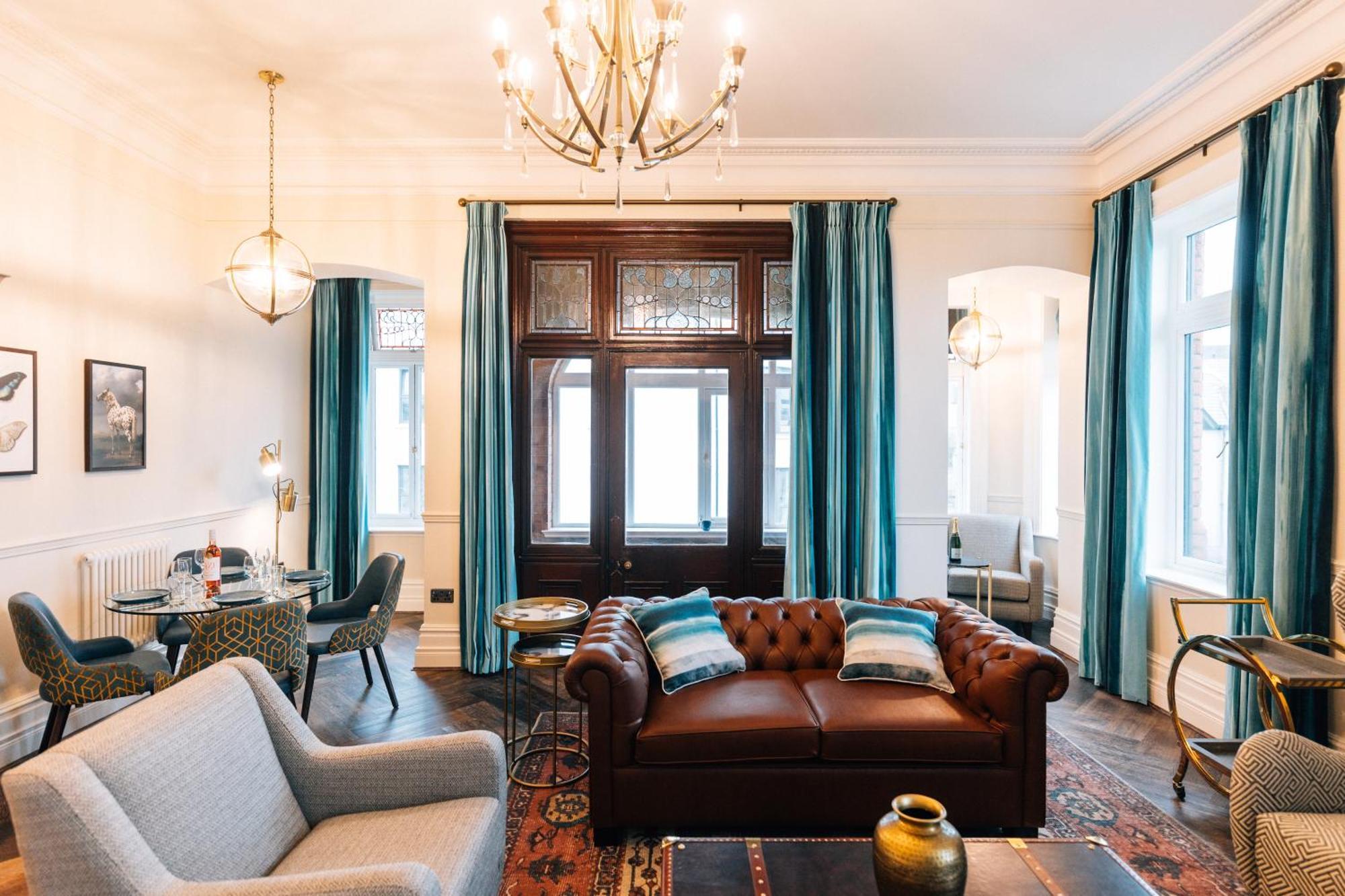 Bank Apartments Портръш Екстериор снимка