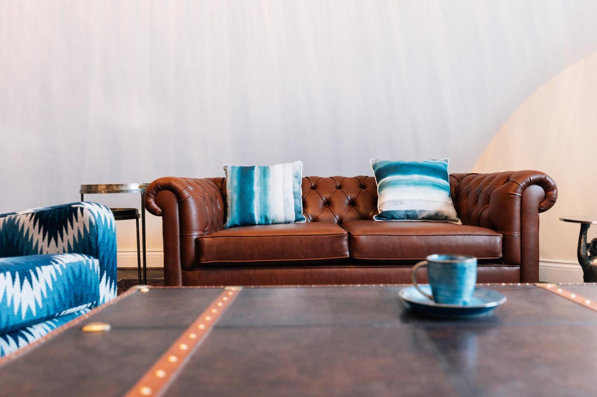 Bank Apartments Портръш Екстериор снимка