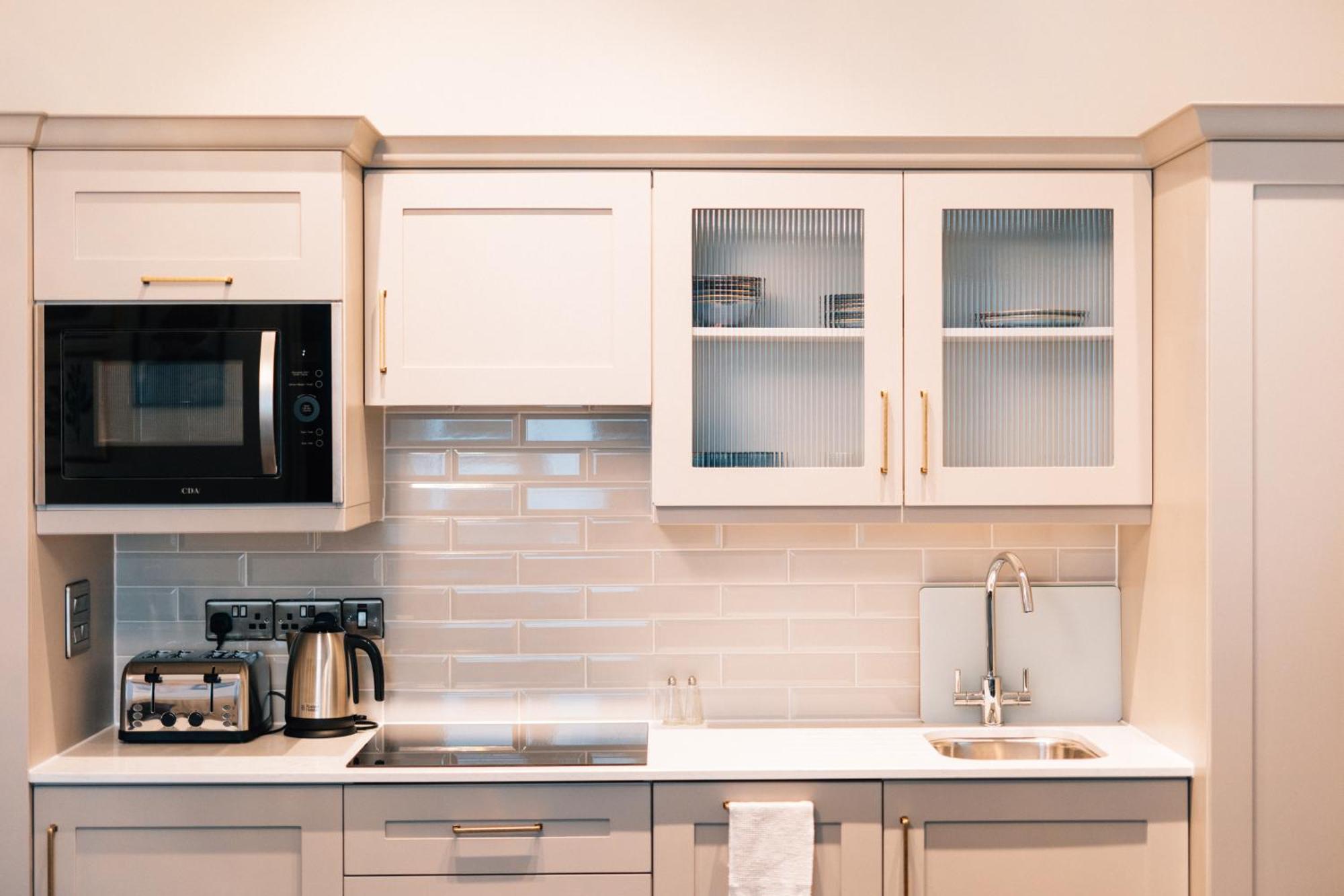 Bank Apartments Портръш Екстериор снимка