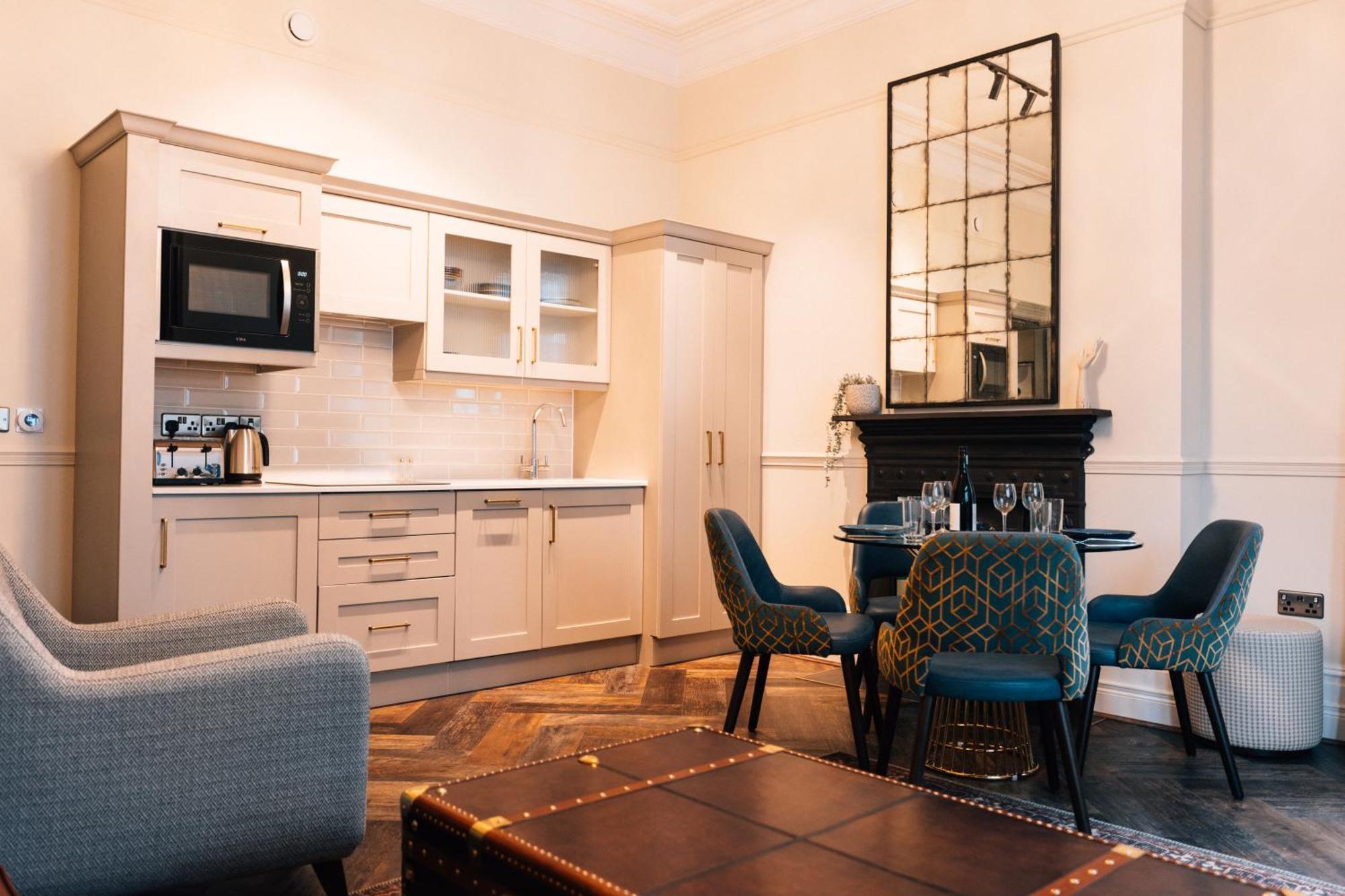 Bank Apartments Портръш Екстериор снимка