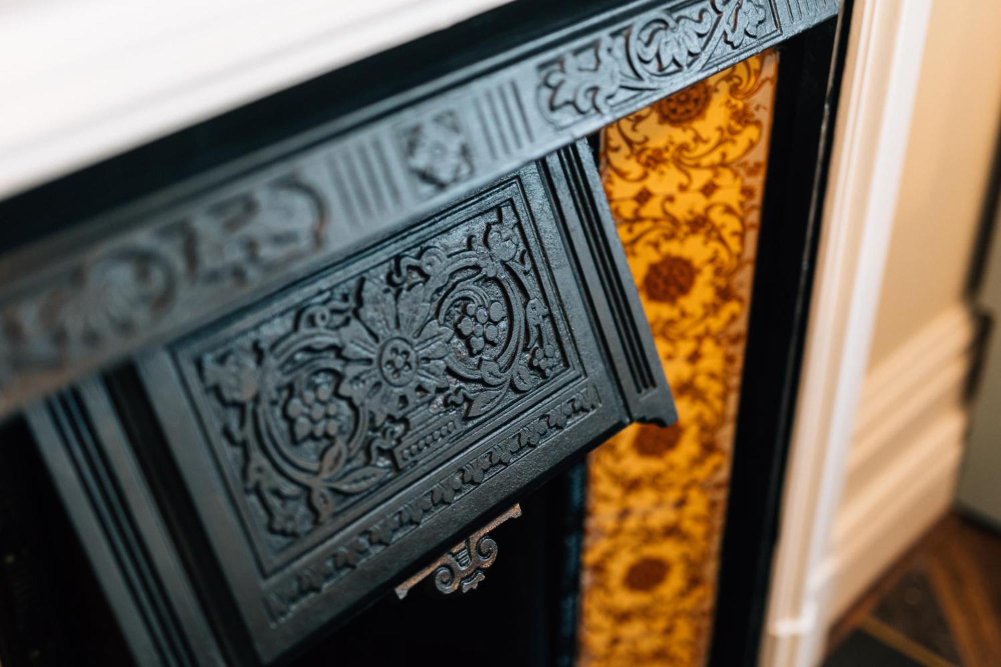 Bank Apartments Портръш Екстериор снимка